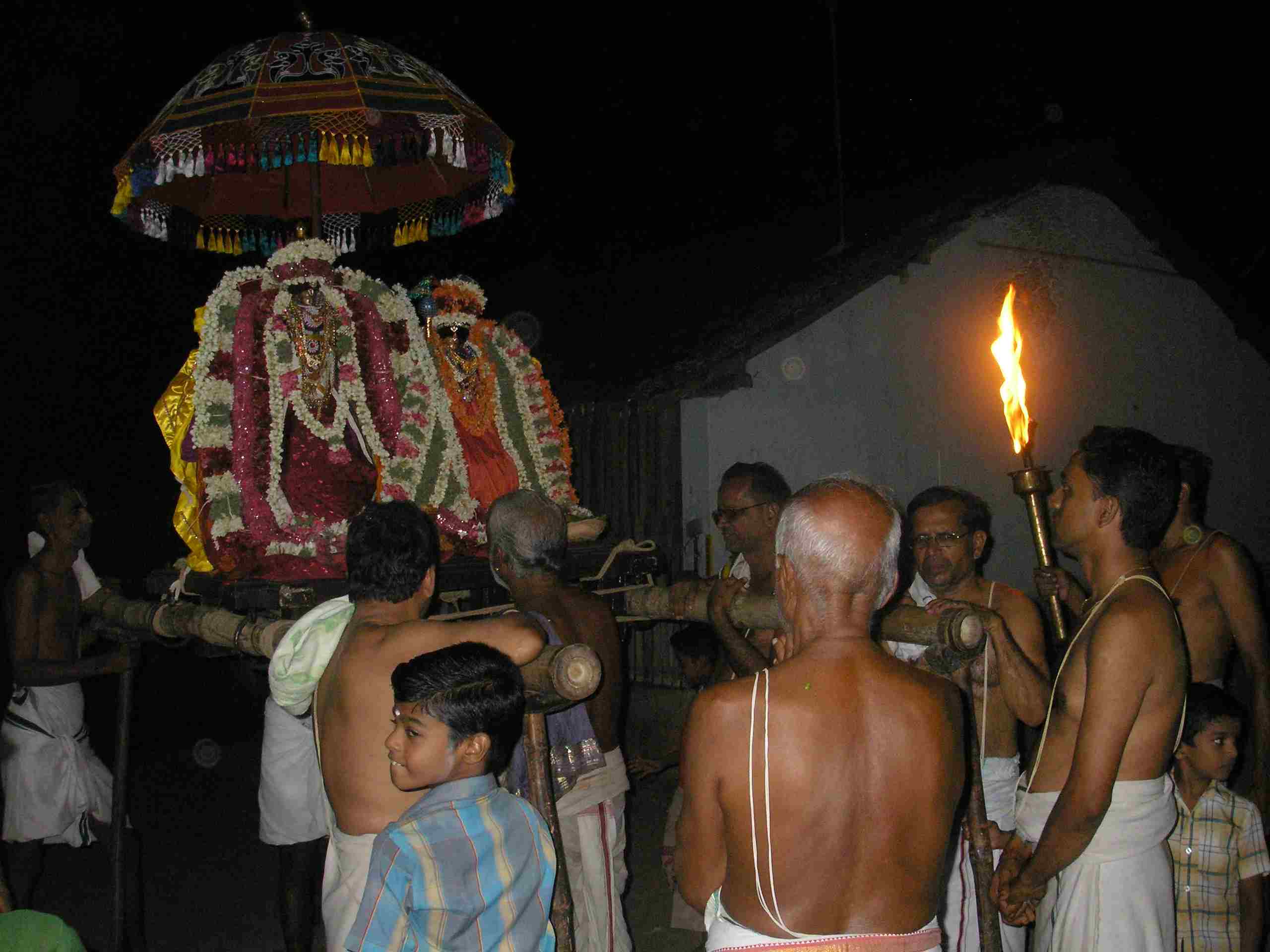 13-Andal Rajagopalan purappadu during 2010-Adippura mahotsavam.jpg