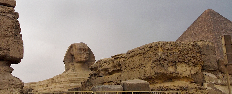 Closer to the sphinxs area, Cheops Pyramid at right