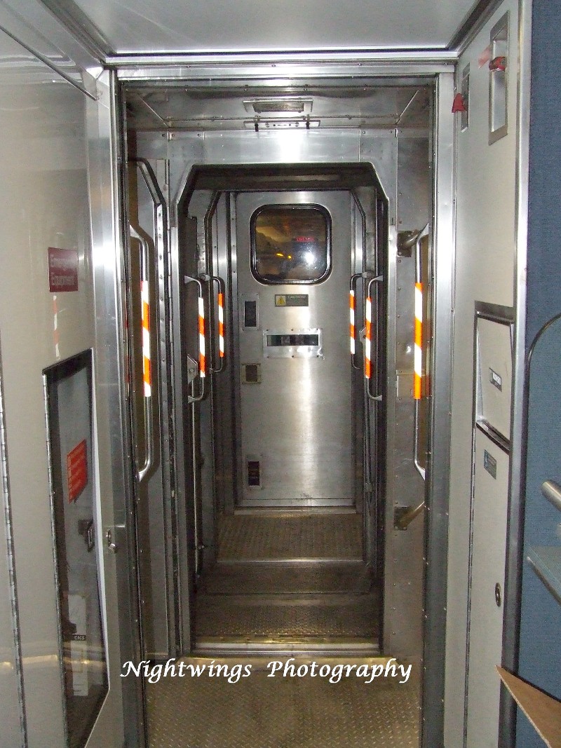 Crescent vestibule between coaches