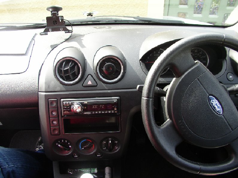 Ford Fiesta with Cd player.JPG