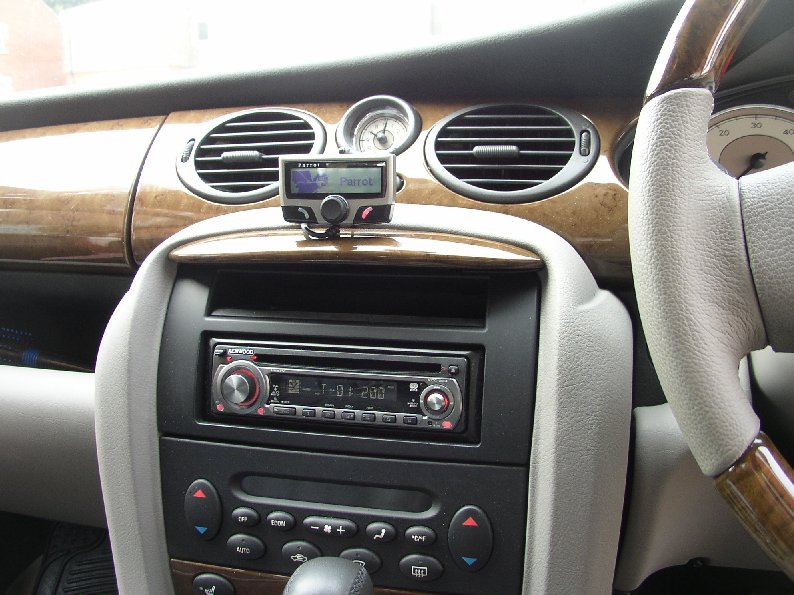 Rover 75 and Parrot CK3100 and Cd player.JPG
