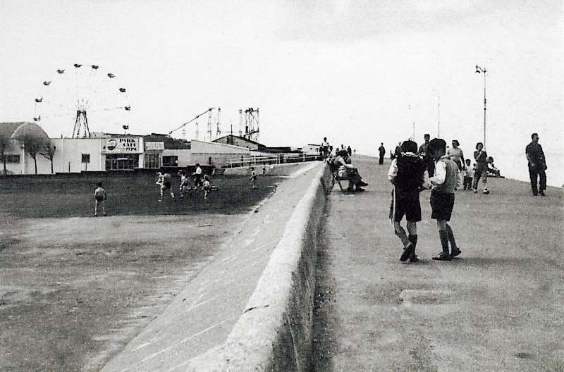 1950s Promenade