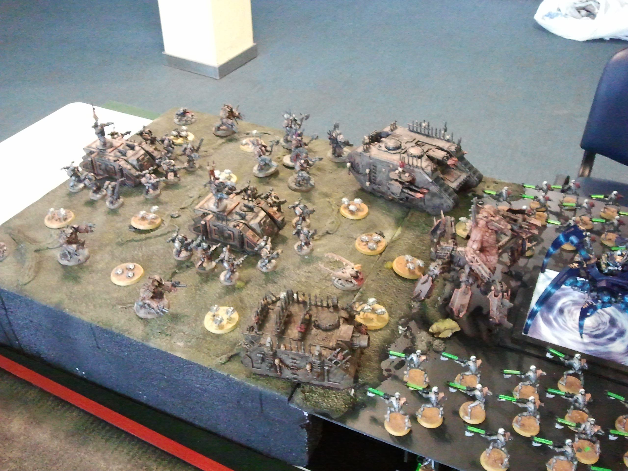 Display: Necrons vs Chaos 