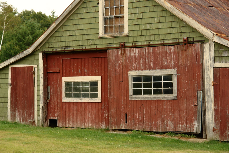 DSC09321.jpg what a barn! a bit overexposed?