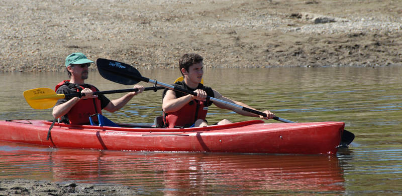 DSC_2065c Guess Whos Kayaking.jpg