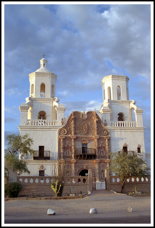 San Xavier Balcony, Facade