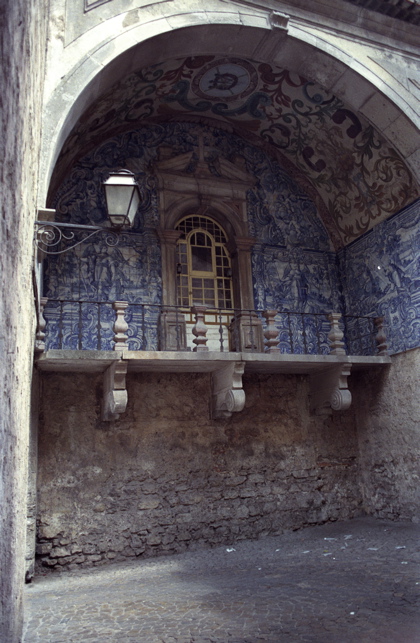 Arch-Covered Balcony in Obidos