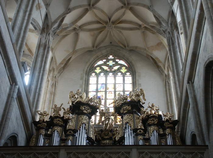Silver and golden oragan pipes below vaulted ceiling at Santa Barabara Cathedral