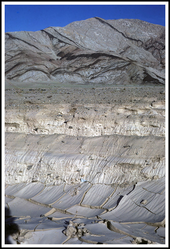 Mafic Dikes (intrusive rocks in a granitic one)