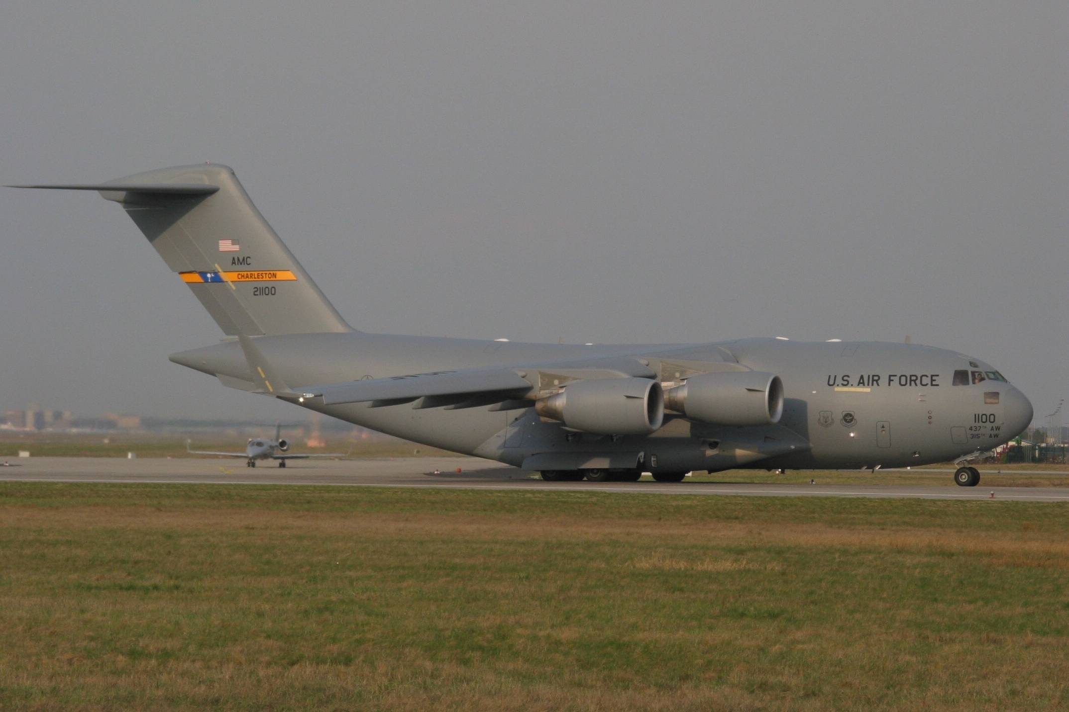US Air Force AMC21100-1.jpg
