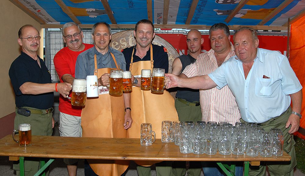 Bieranstich beim Feuerwehrfest in Lanzenkirchen