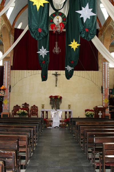 Interior de la Igleia Catolica