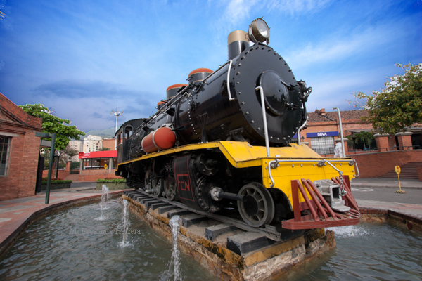 Locomotora en el Centro Comercial Chipichape