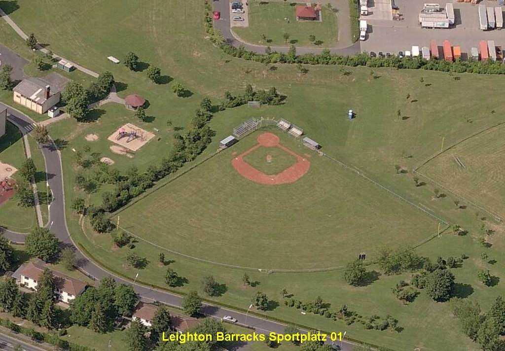 Leighton Barracks Sportplatz 01.jpg