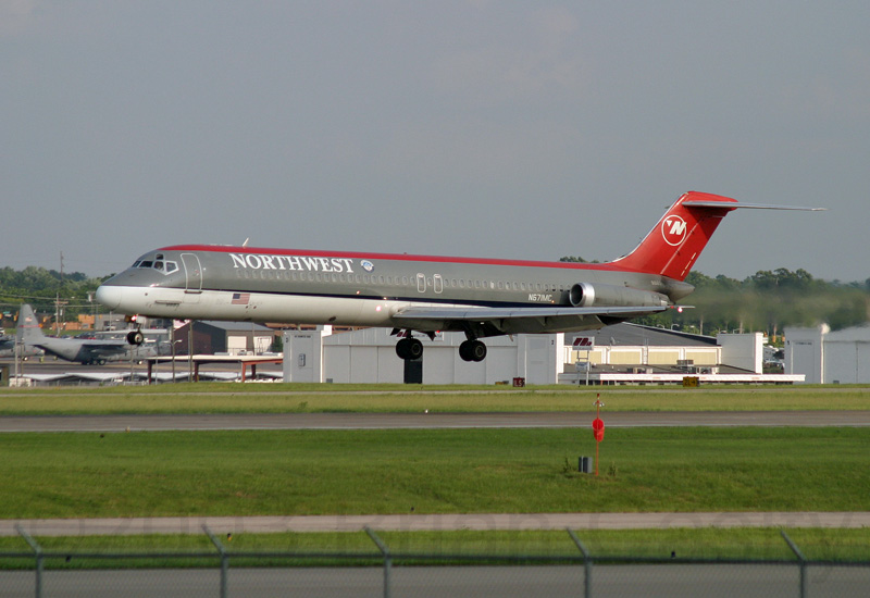 Northwest Airlines N671MC