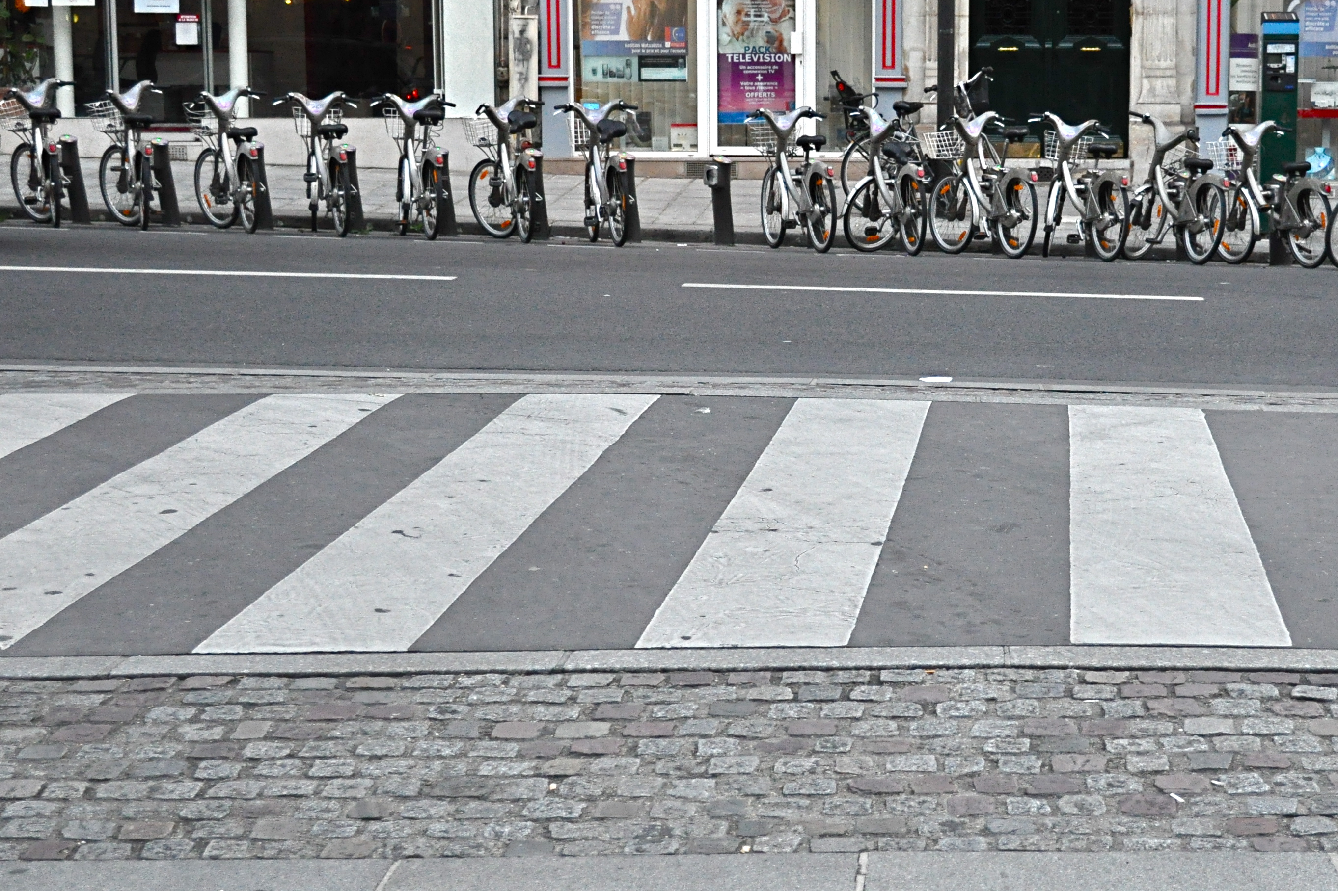 Line of Bikes, Lines in the Street