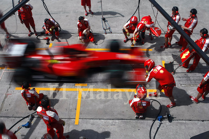 Ferrari team practices pit stops, F1