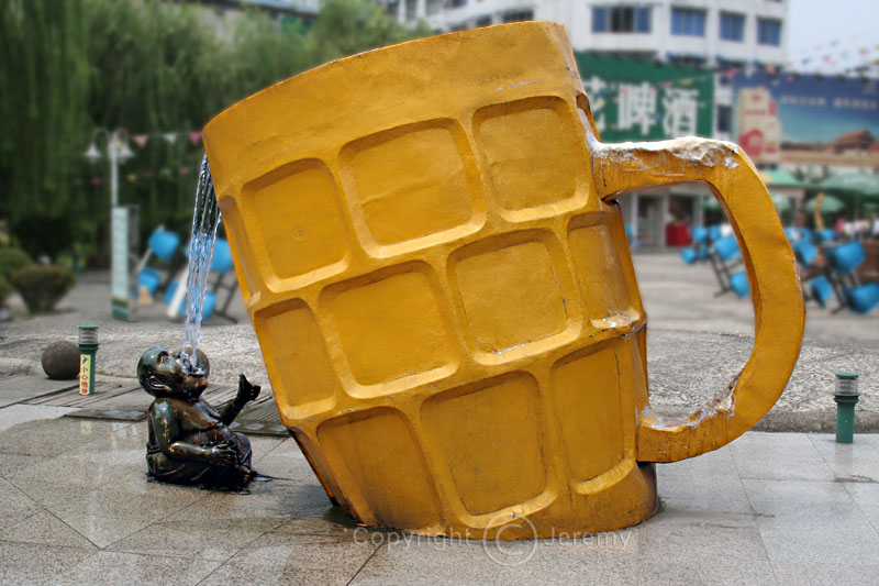 Street Sculpture, Dujiangyan (Aug 06)
