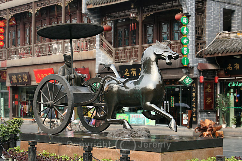 Sculpture, Qintai Lu, Chengdu (Aug 06)