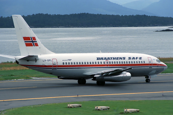 BRAATHENS SAFE BOEING 737 200 MOL RF 103 17.jpg