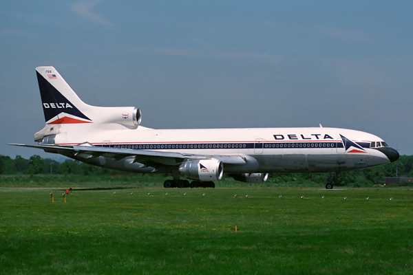 DELTA LOCKHEED L1011 LGW RF 143 25.jpg