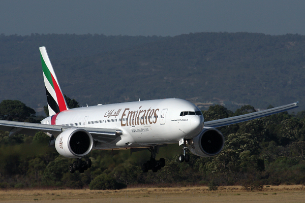 EMIRATES BOEING 777 200LR PER RF IMG 9974.jpg