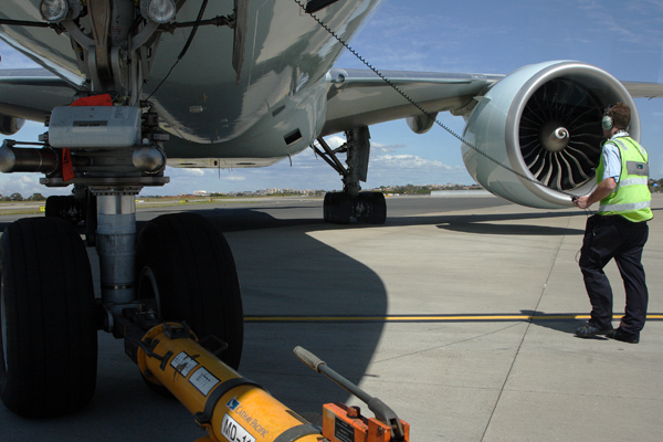 AIRCRAFT PUSHBACK RF IMG_8579.jpg