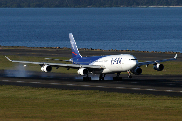 LAN AIRBUS A340 300 SYD RF IMG_8715.jpg