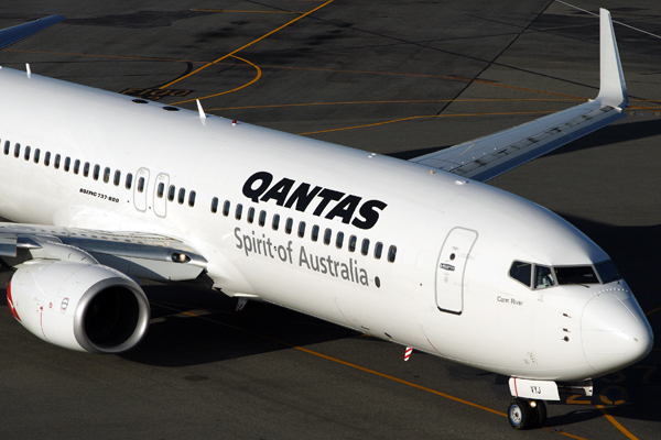 QANTAS BOEING 737 800 PER RF IMG_9572.jpg