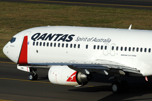 QANTAS BOEING 737 800 SYD RF IMG_8766.jpg