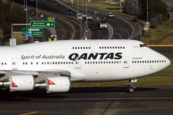 QANTAS BOEING 747 400 SYD RF IMG_8751.jpg