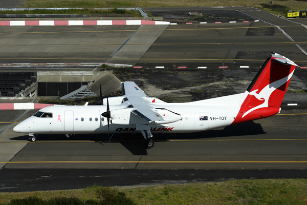 QANTAS LINK DASH 8 300 SYD RF IMG_8872.jpg