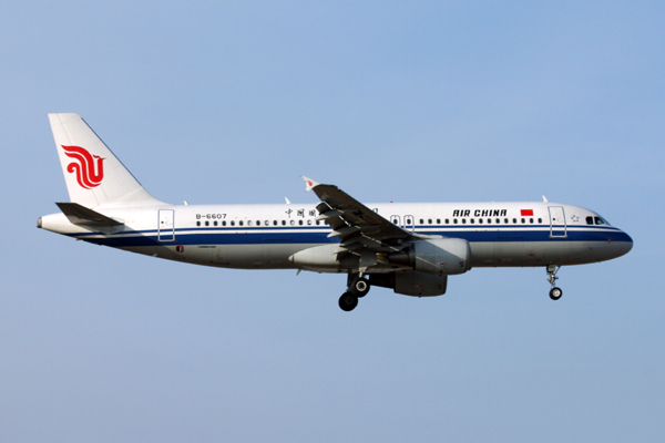 AIR CHINA AIRBUS A320 BJS RF IMG_0197.jpg