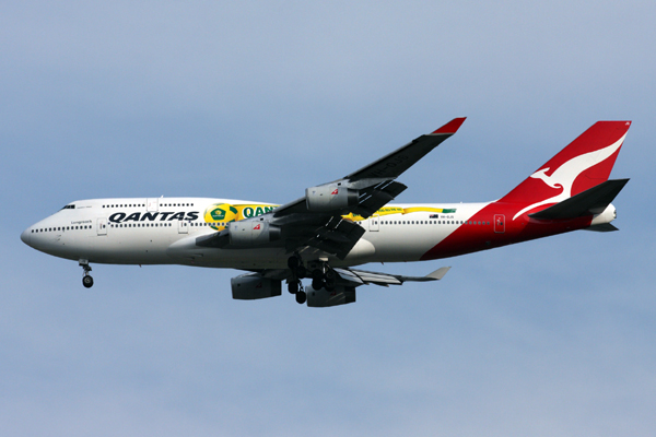 QANTAS BOEING 747 400 BKK RF IMG_0310.jpg