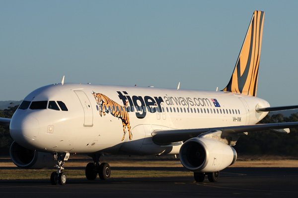 TIGER AIRWAYS AIRBUS A320 HBA RF IMG_1394.jpg