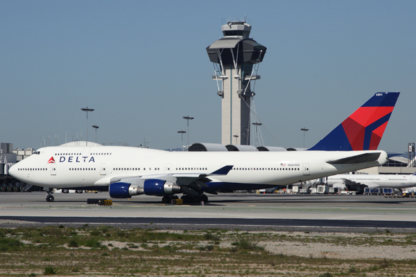 DELTA BOEING 747 400 LAX RF IMG_3231.jpg