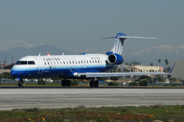 UNITED EXPRESS CANADAIR CRJ700 LAX RF IMG_3342.jpg