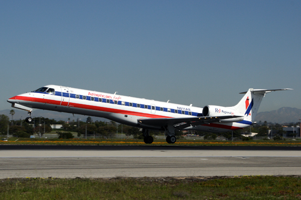 AMERICAN EAGLE EMBRAER 135 LAX RF IMG_3487.jpg