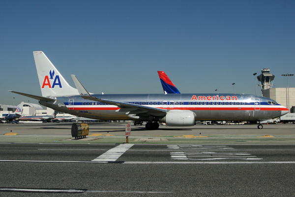 AMERICAN BOEING 737 800 LAX RF IMG_3497.jpg