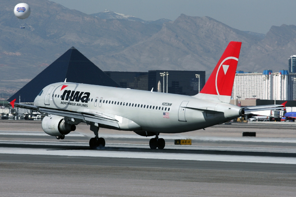 NWA AIRBUS A320 LAS RF IMG_1114.jpg