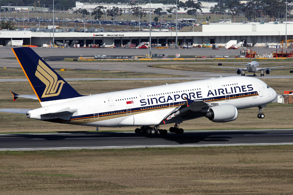 SINGAPORE AIRLINES AIRBUS A380 MEL RF IMG_1515.jpg