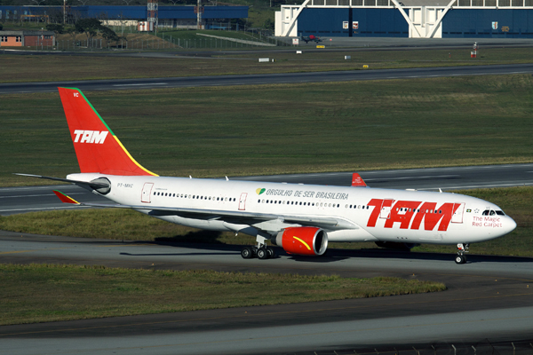 TAM AIRBUS A330 200 GRU RF IMG_4369.jpg