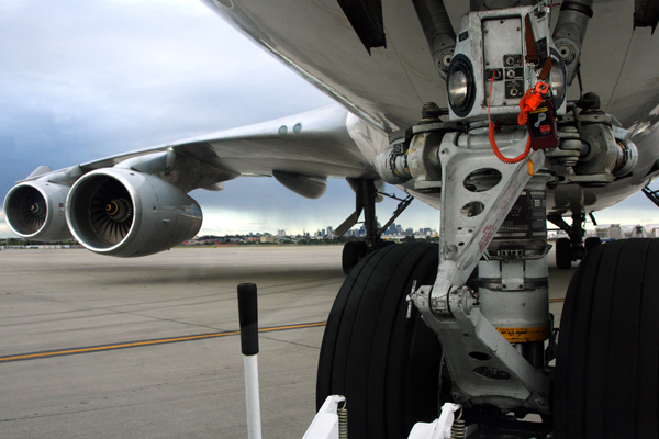 AIRCRAFT PUSHBACK SYD RF IMG_5003.jpg