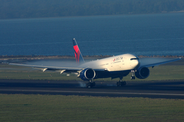 DELTA BOEING 777 200LR SYD RF IMG_1626.jpg