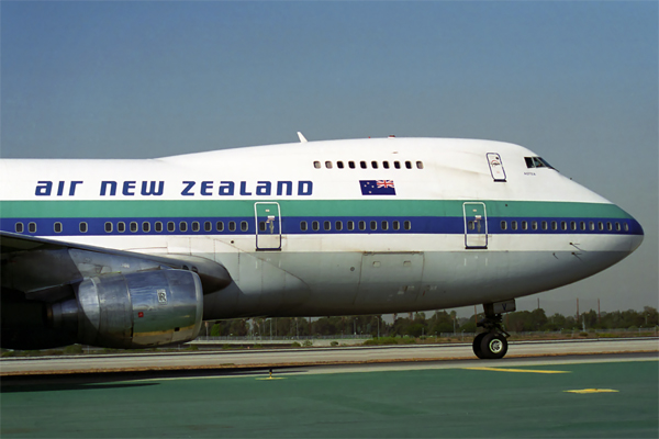 AIR NEW ZEALAND BOEING 747 200 LAX RF 1082 19.jpg