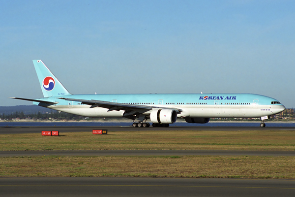 KOREAN AIR BOEING 777 300 SYD RF 1494 23.jpg