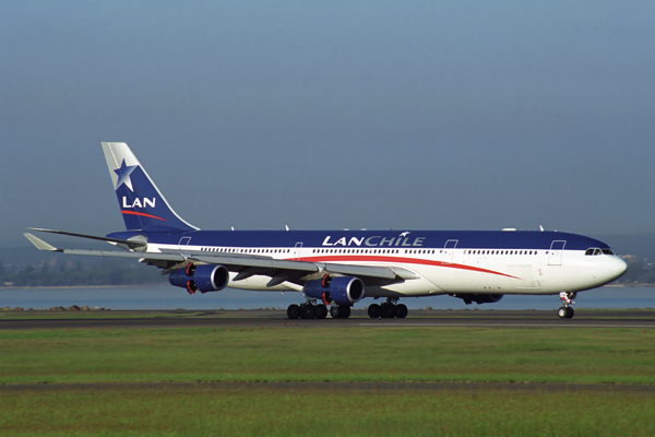 LAN CHILE AIRBUS A340 300 SYD RF 1826 25.jpg