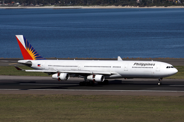 PHILIPPINES AIRBUS A340 300 SYD RF IMG_9972.jpg