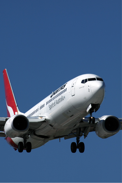 QANTAS BOEING 737 800 SYD RF IMG_0315.jpg