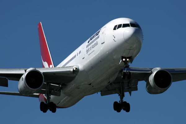 QANTAS BOEING 767 300 SYD RF IMG_0276.jpg